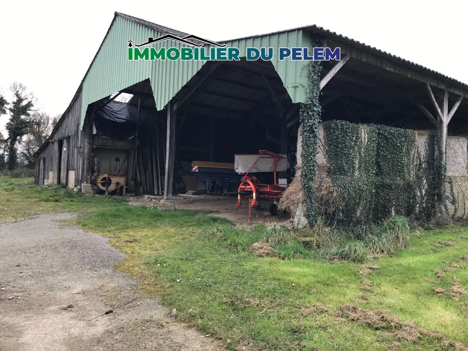 Maison familiale 4 chambres avec hangar et grand terrain en campagne 