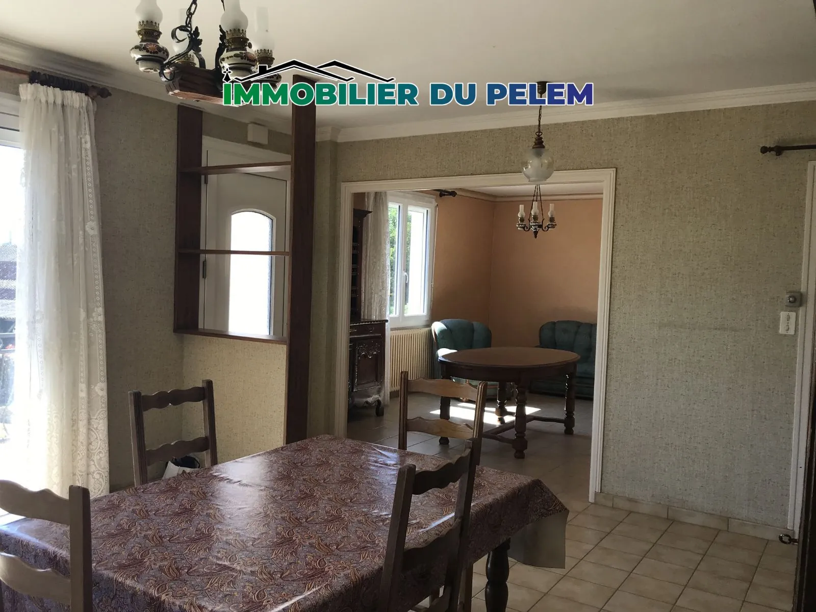 Maison familiale 4 chambres avec hangar et grand terrain en campagne 