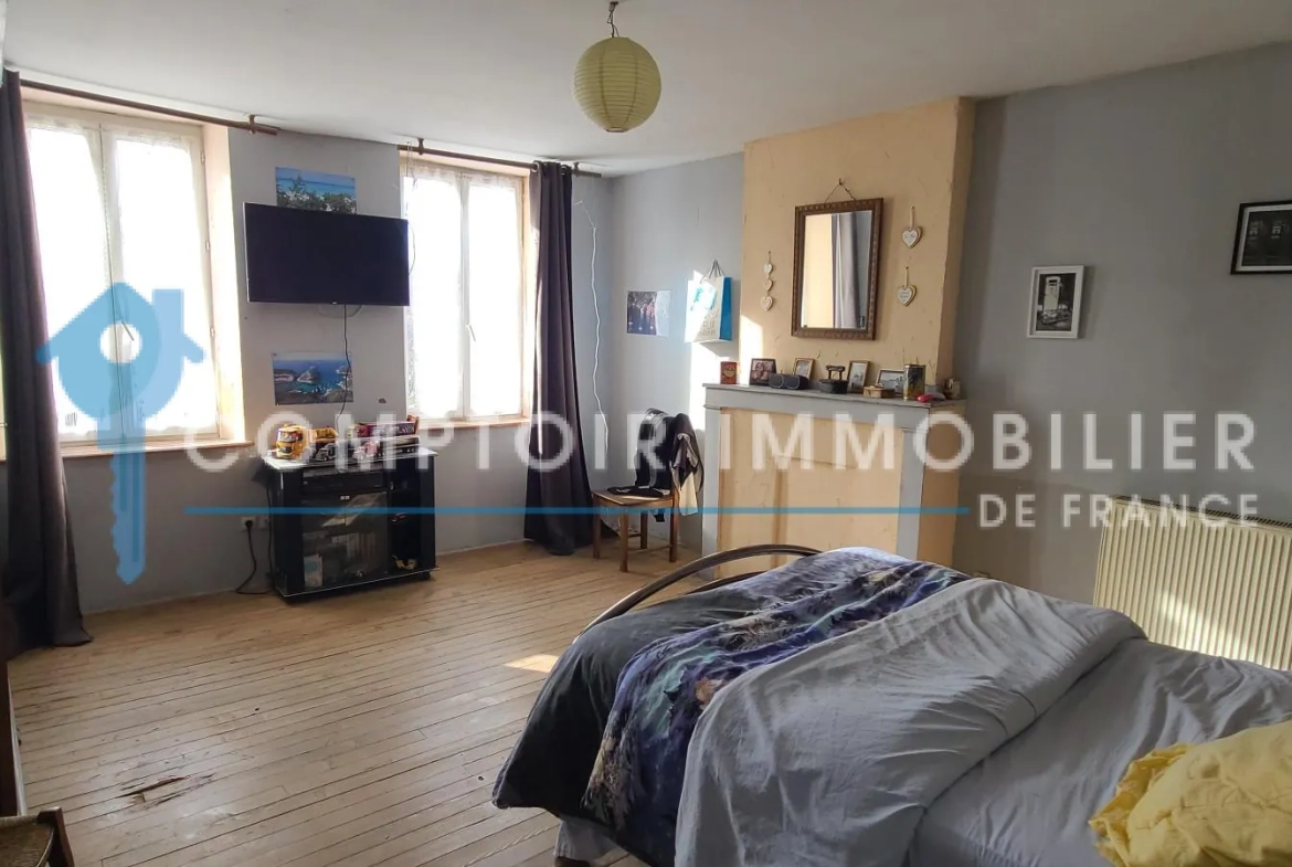 Maison T3 de 144 m² avec appartement T2, hangar et terrain à Montrejeau 