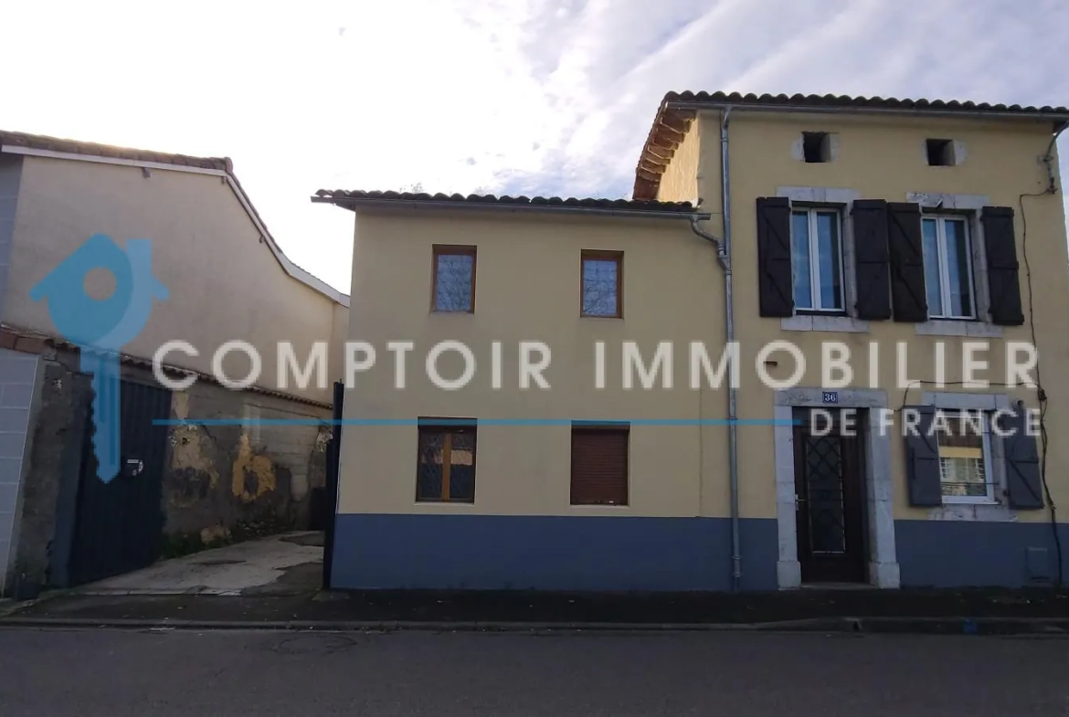 Maison T3 de 144 m² avec appartement T2, hangar et terrain à Montrejeau 