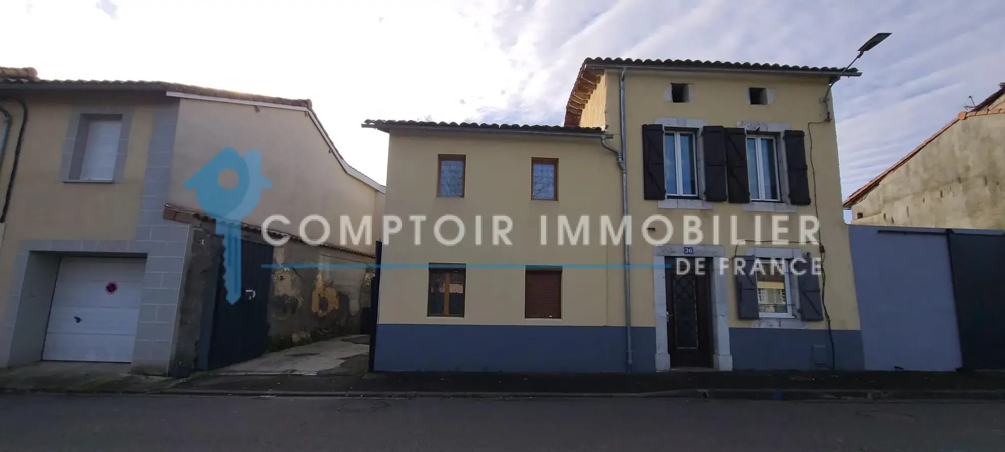 Maison T3 de 144 m² avec appartement T2, hangar et terrain à Montrejeau 