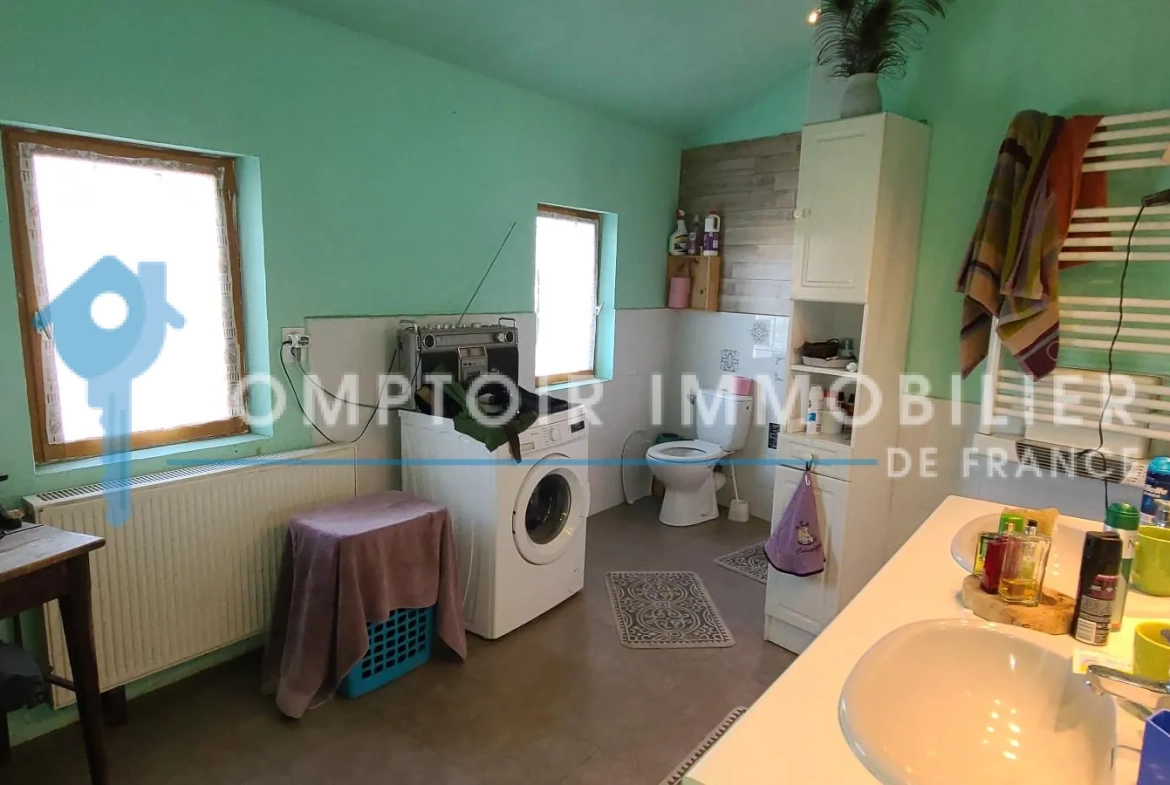 Maison T3 de 144 m² avec appartement T2, hangar et terrain à Montrejeau 