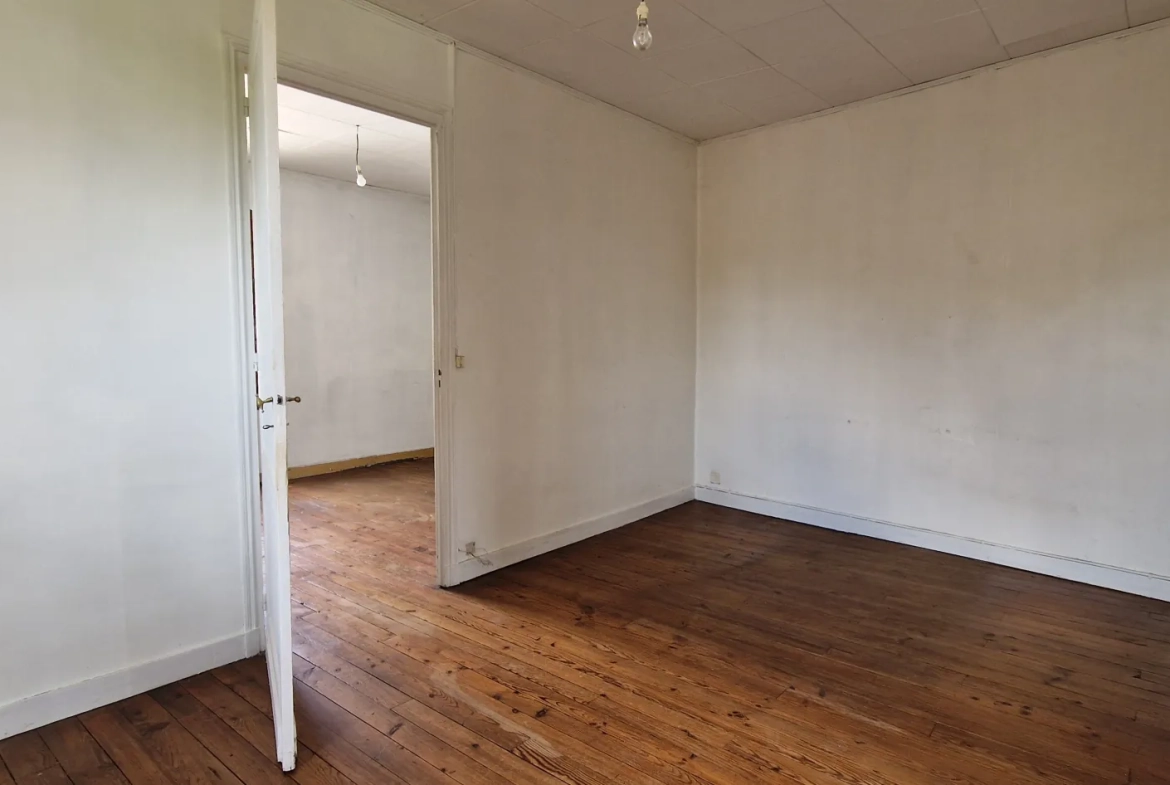 Maison de ville en pierre à Saint Symphorien avec jardin et garage à vendre 