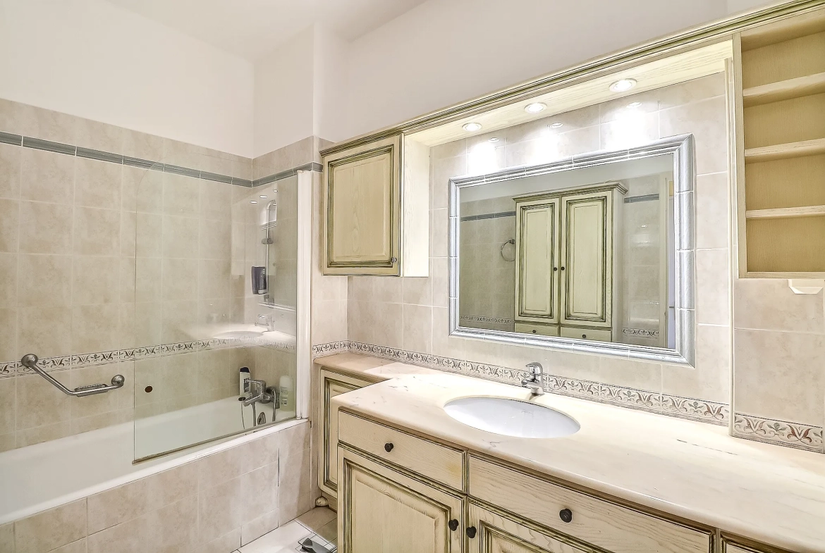 Appartement T4 lumineux de 93,80 m² à Nîmes avec balcon sud-est 