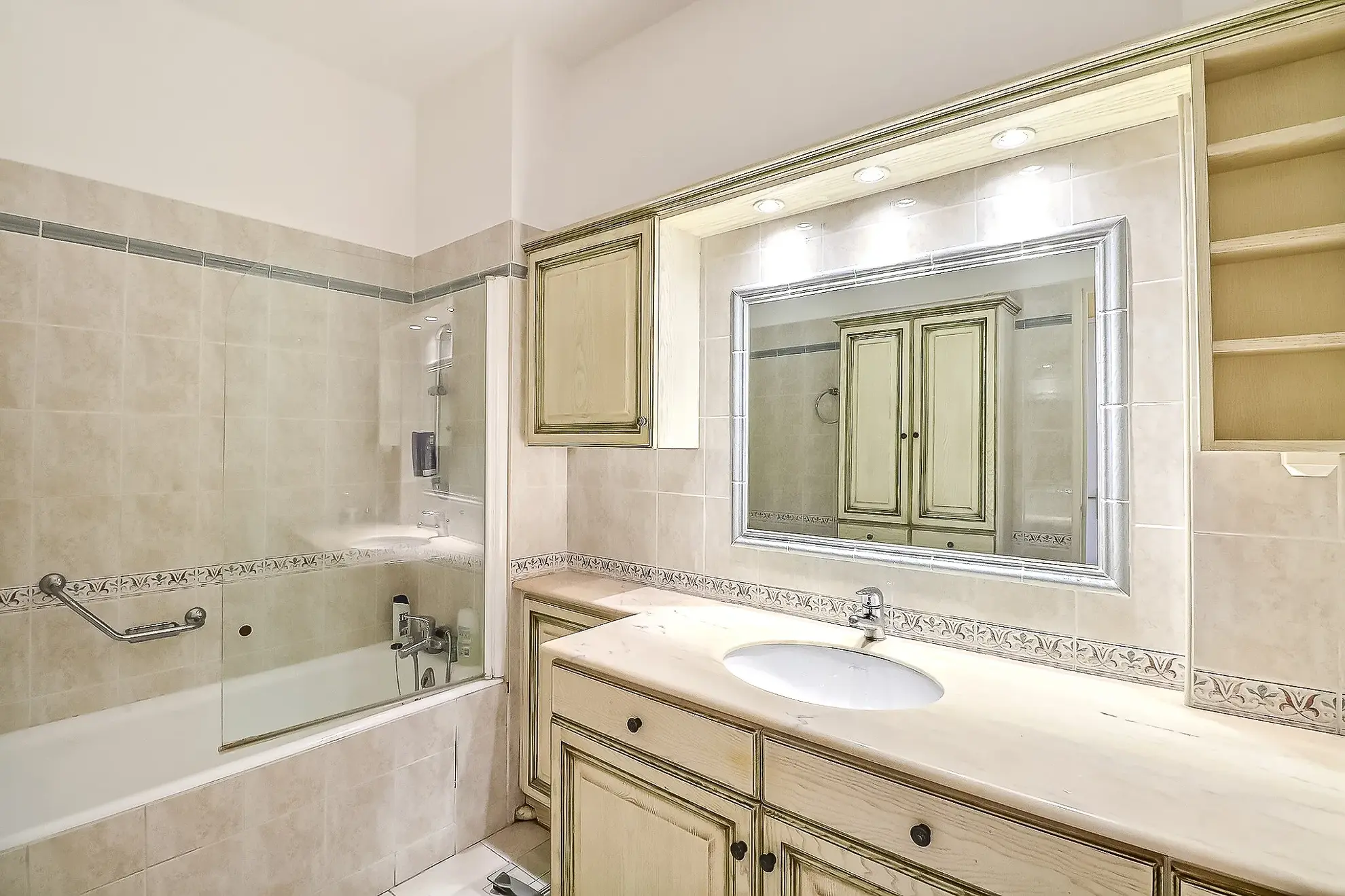 Appartement T4 lumineux de 93,80 m² à Nîmes avec balcon sud-est 