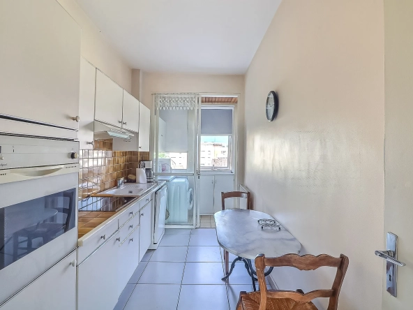 Appartement T4 lumineux de 93,80 m² à Nîmes avec balcon sud-est