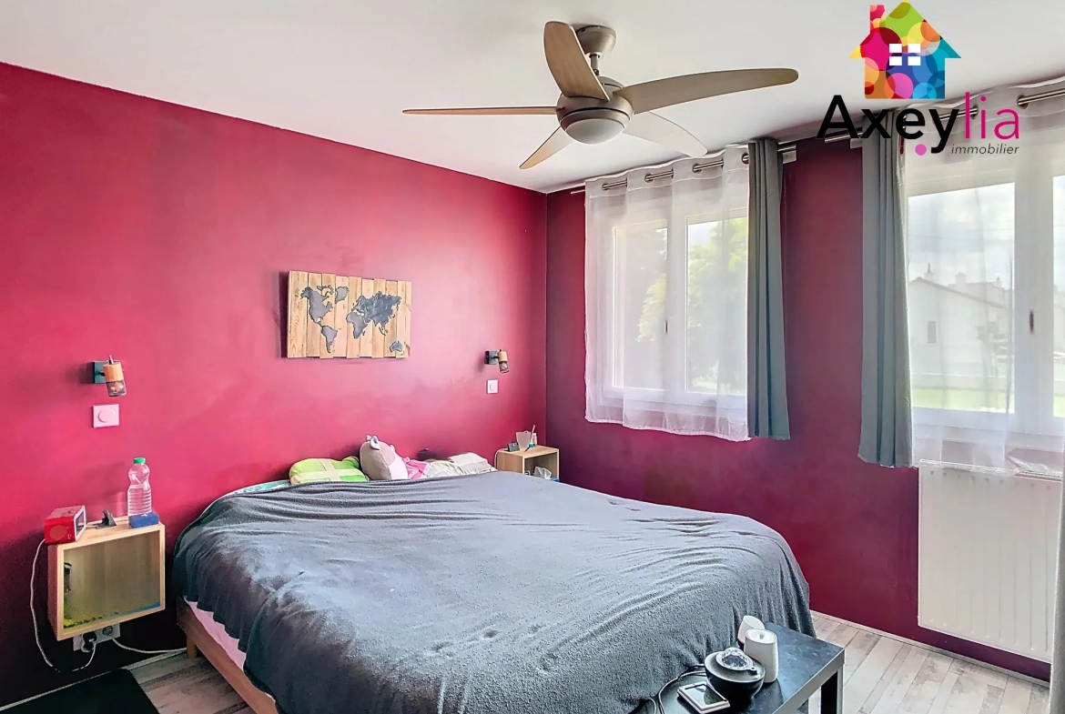 Maison à vendre à Riorges avec 3 chambres, piscine et grand terrain arboré 