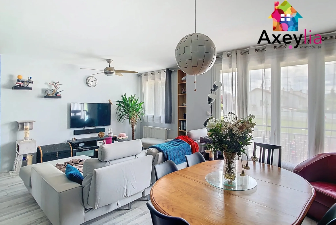 Maison à vendre à Riorges avec 3 chambres, piscine et grand terrain arboré 