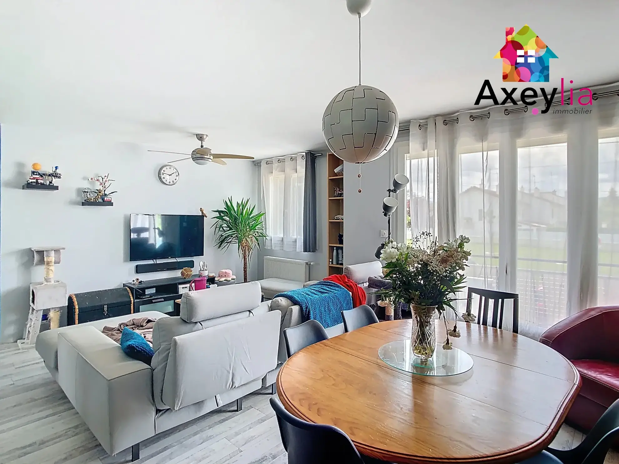 Maison à vendre à Riorges avec 3 chambres, piscine et grand terrain arboré 