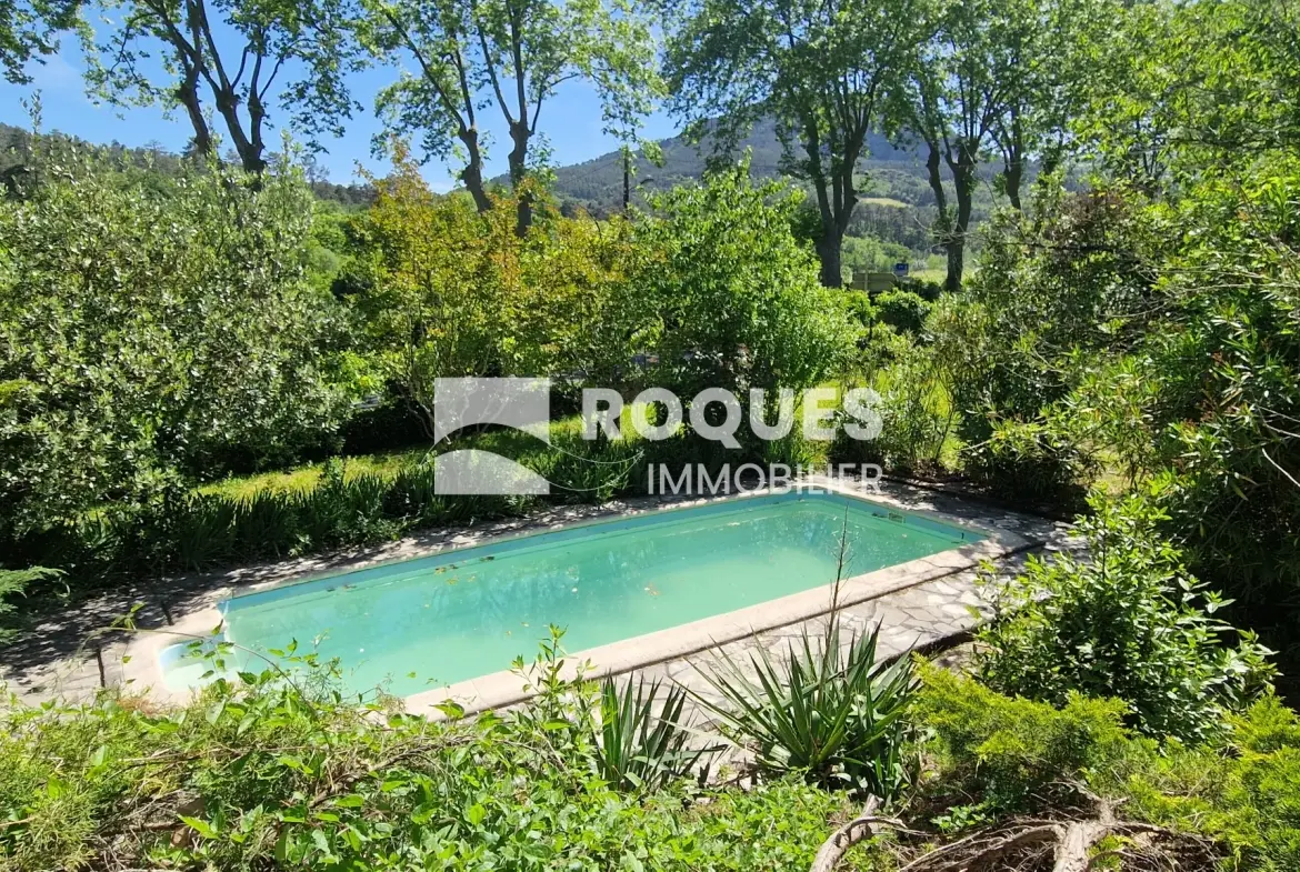 Villa à vendre à Lodève de 107 m² avec piscine et terrain arboré 