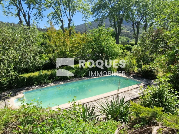 Villa à vendre à Lodève de 107 m² avec piscine et terrain arboré 