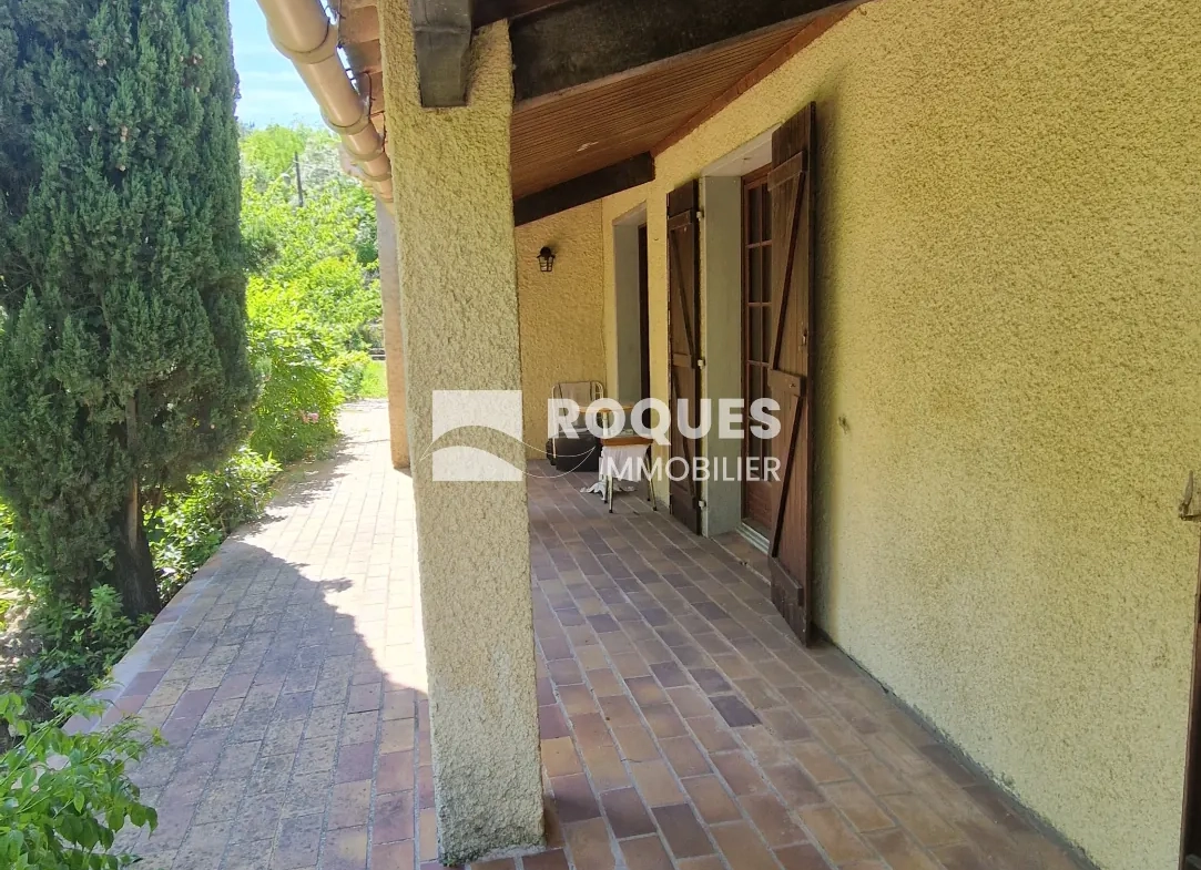 Villa à vendre à Lodève de 107 m² avec piscine et terrain arboré 
