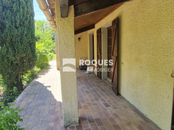 Villa à vendre à Lodève de 107 m² avec piscine et terrain arboré 