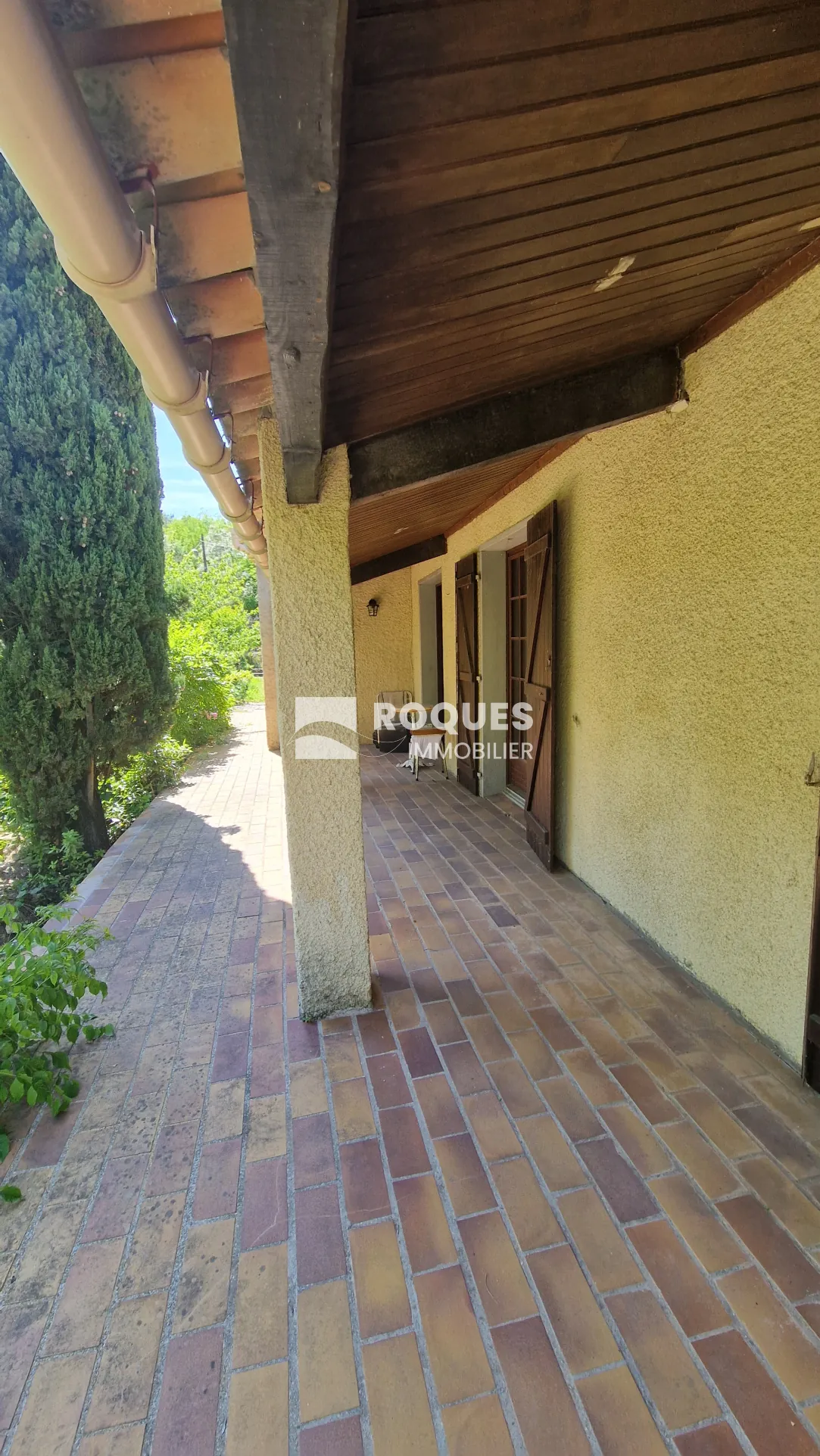 Villa à vendre à Lodève de 107 m² avec piscine et terrain arboré 