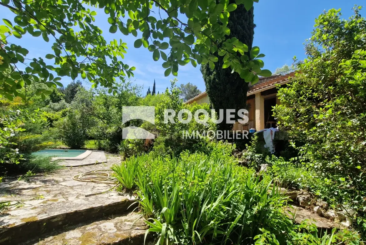 Villa à vendre à Lodève de 107 m² avec piscine et terrain arboré 