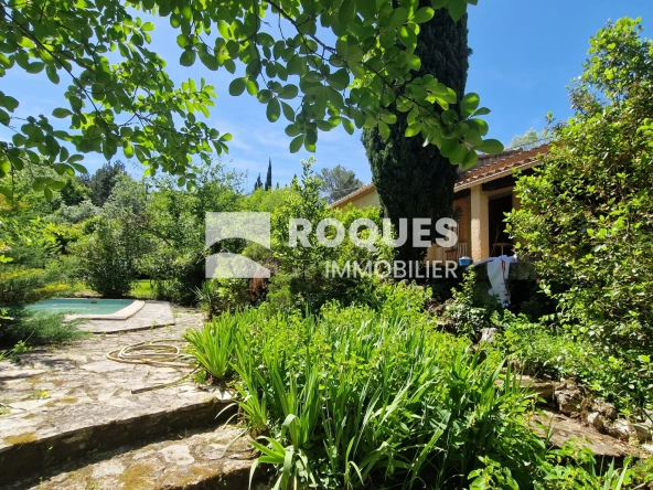 Villa à vendre à Lodève de 107 m² avec piscine et terrain arboré 