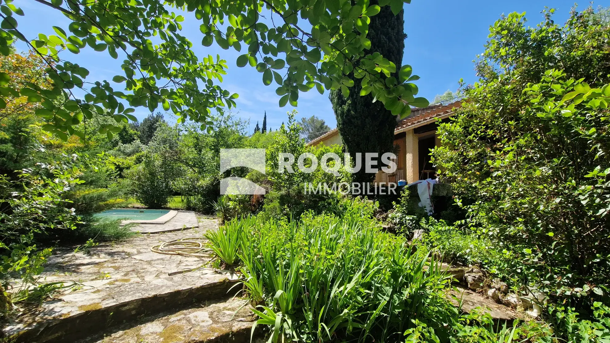Villa à vendre à Lodève de 107 m² avec piscine et terrain arboré 