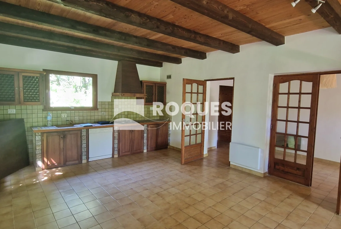Villa à vendre à Lodève de 107 m² avec piscine et terrain arboré 