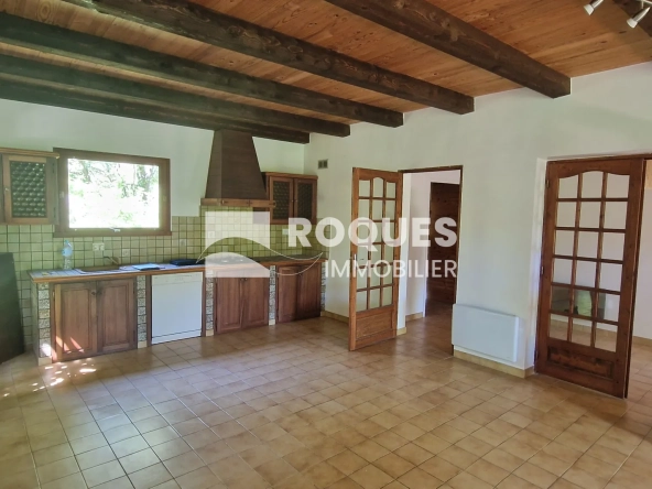 Villa à vendre à Lodève de 107 m² avec piscine et terrain arboré 