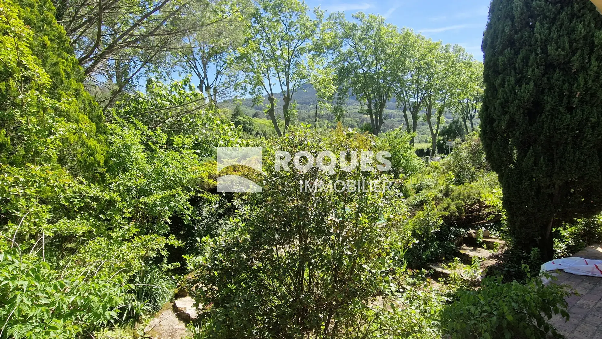 Villa à vendre à Lodève de 107 m² avec piscine et terrain arboré 