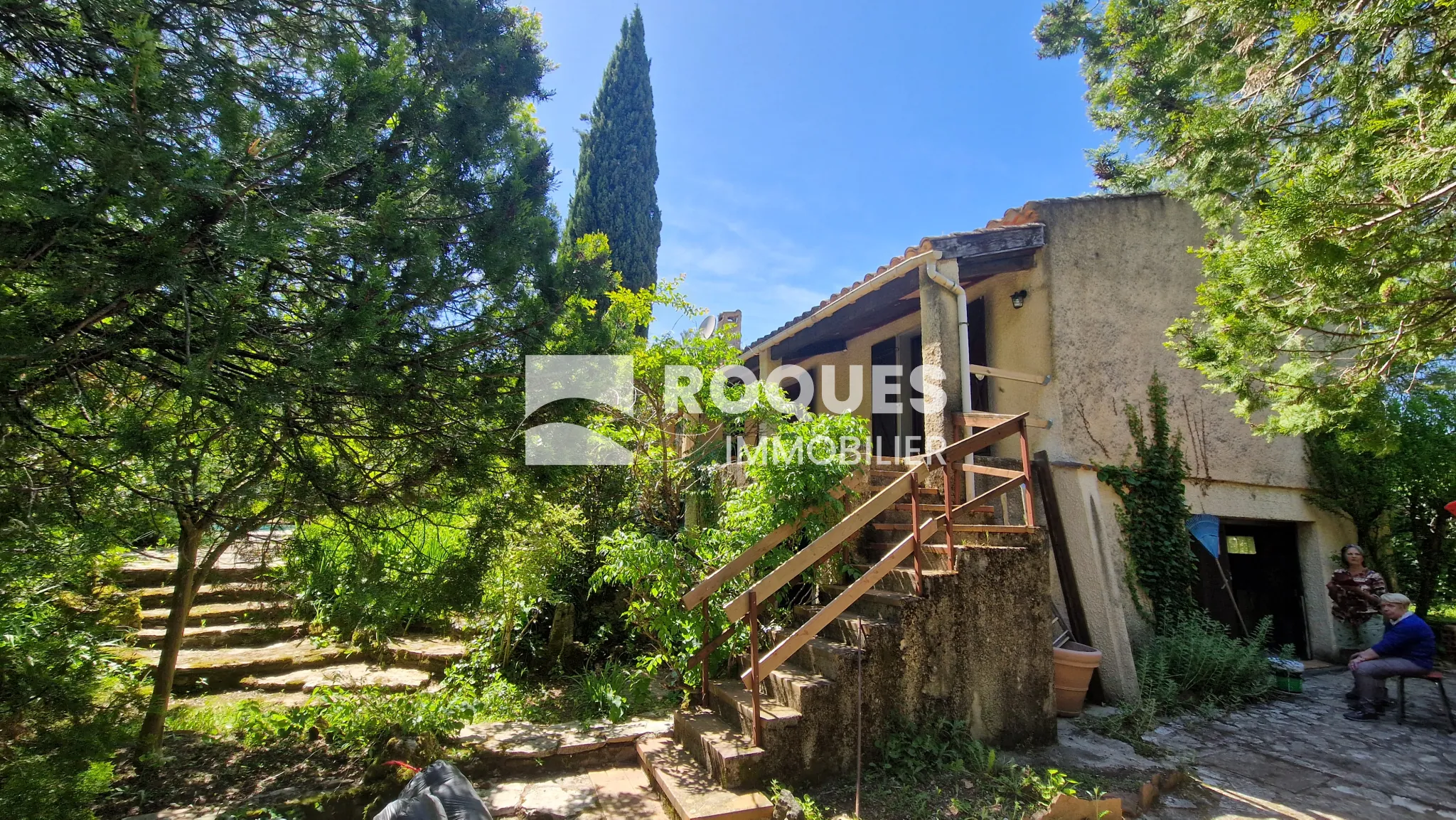 Villa à vendre à Lodève de 107 m² avec piscine et terrain arboré 