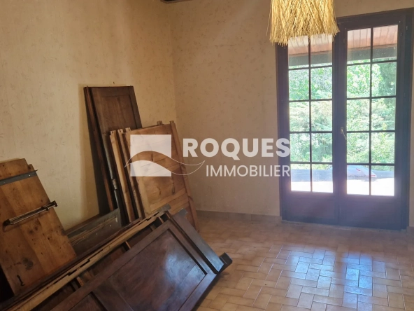 Villa à vendre à Lodève de 107 m² avec piscine et terrain arboré 