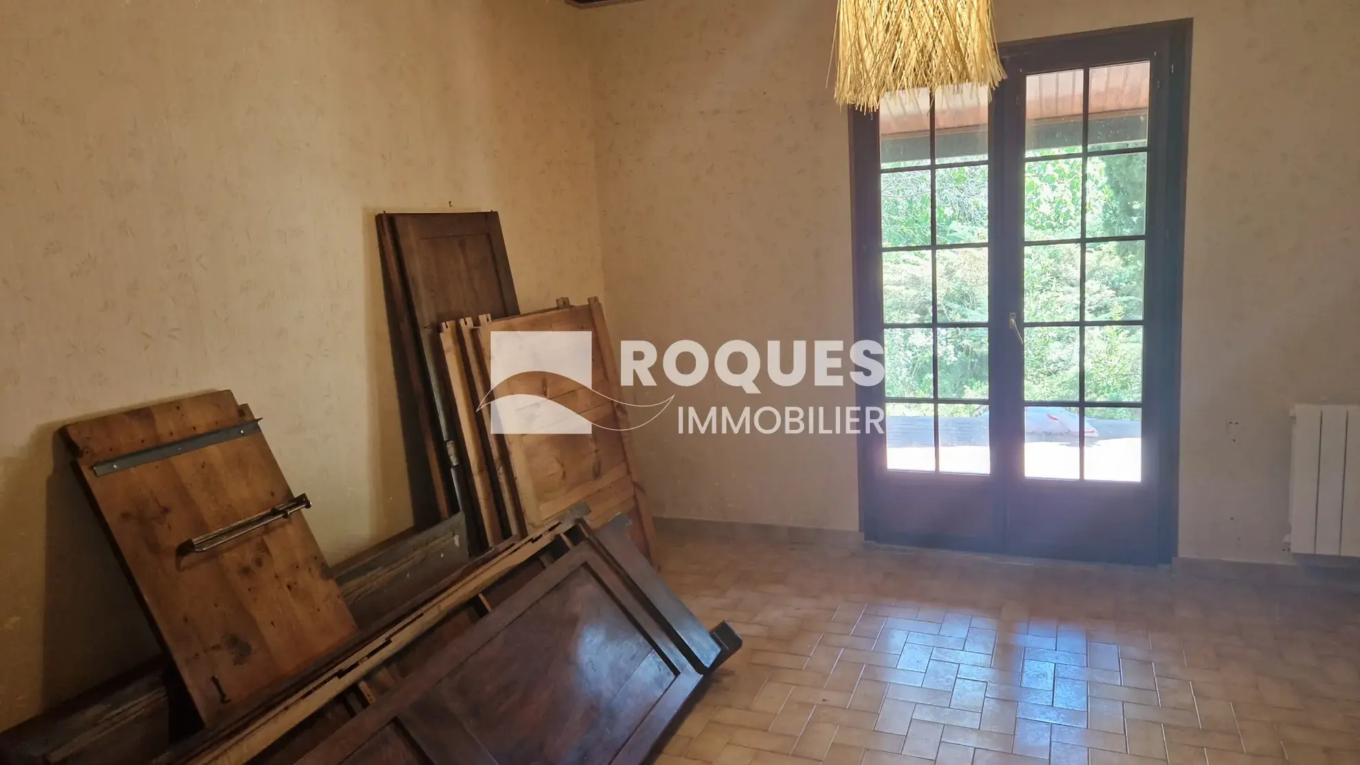Villa à vendre à Lodève de 107 m² avec piscine et terrain arboré 