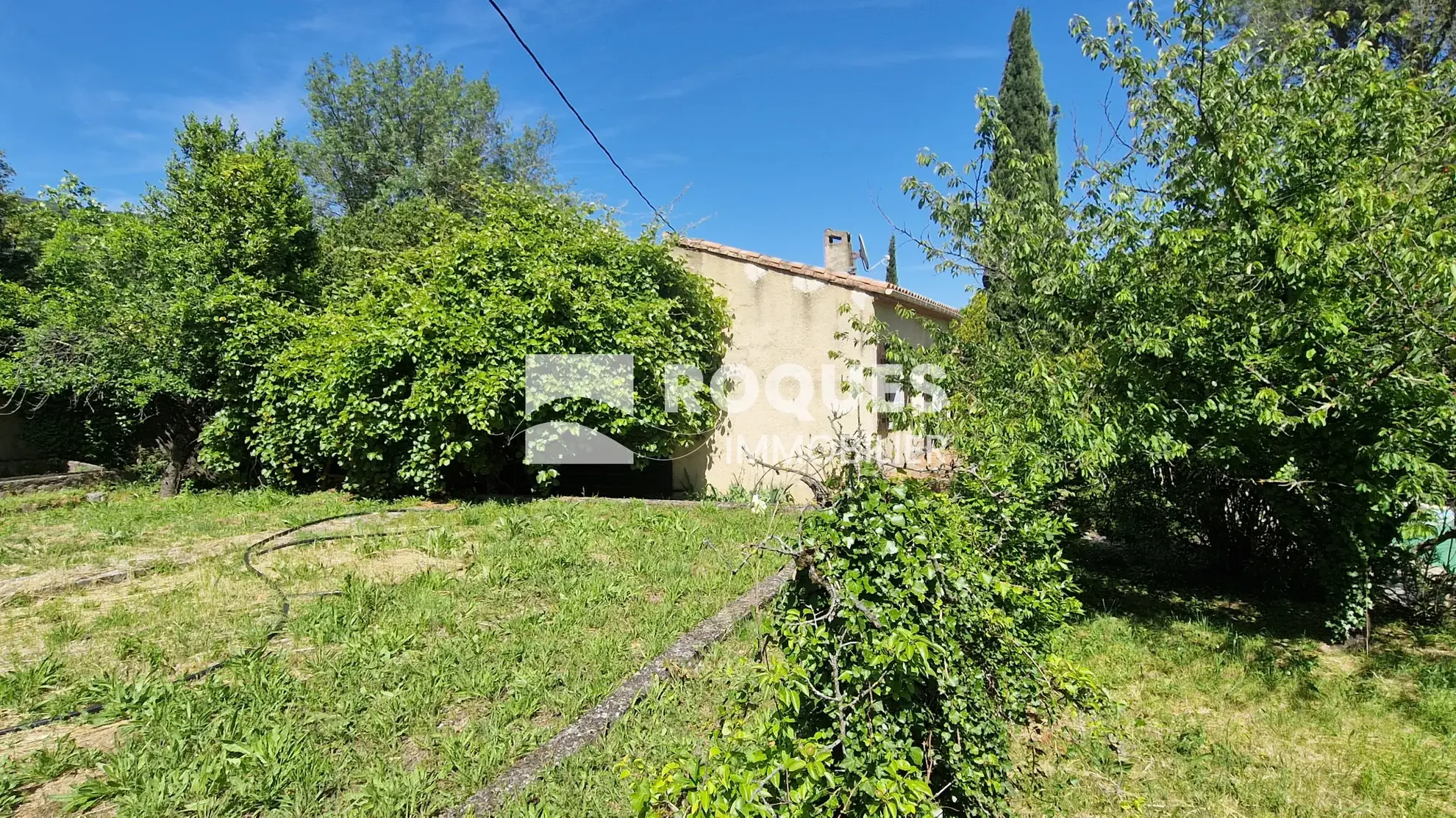 Villa à vendre à Lodève de 107 m² avec piscine et terrain arboré 