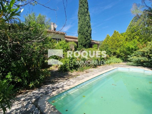 Villa à vendre à Lodève de 107 m² avec piscine et terrain arboré 