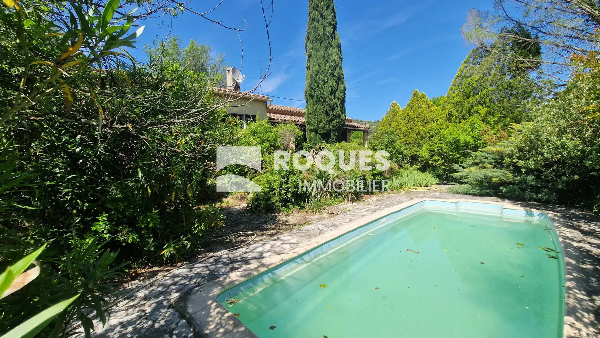 Villa à vendre à Lodève de 107 m² avec piscine et terrain arboré 