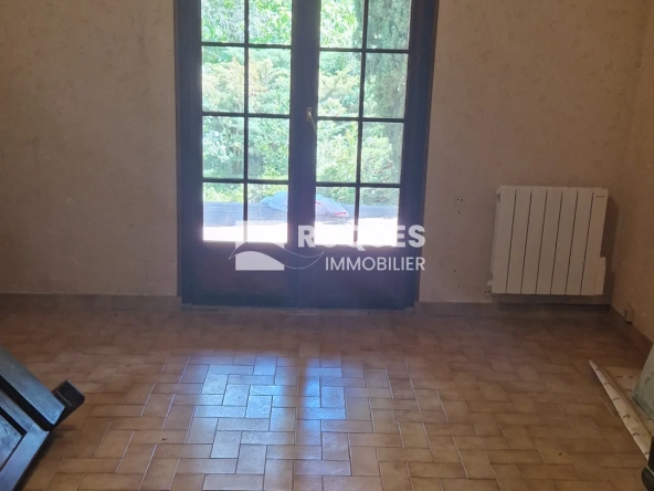 Villa à vendre à Lodève de 107 m² avec piscine et terrain arboré 