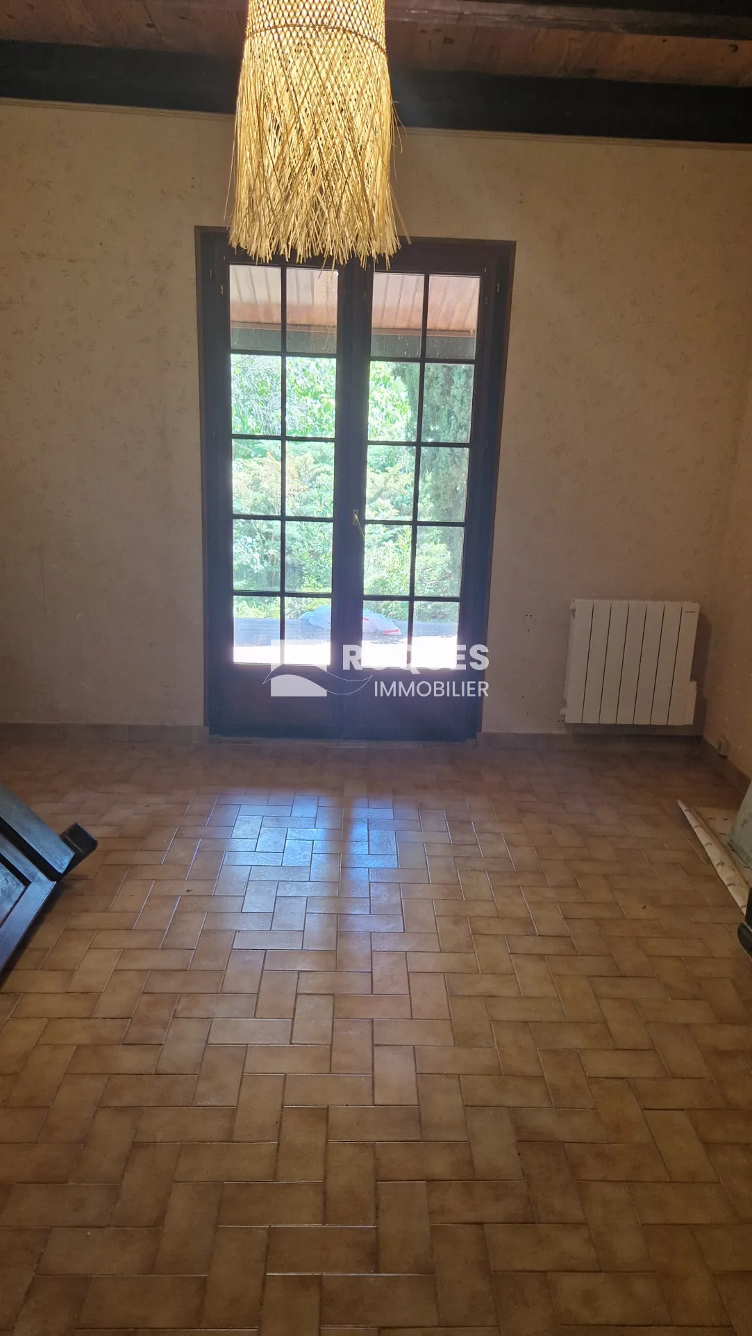 Villa à vendre à Lodève de 107 m² avec piscine et terrain arboré 