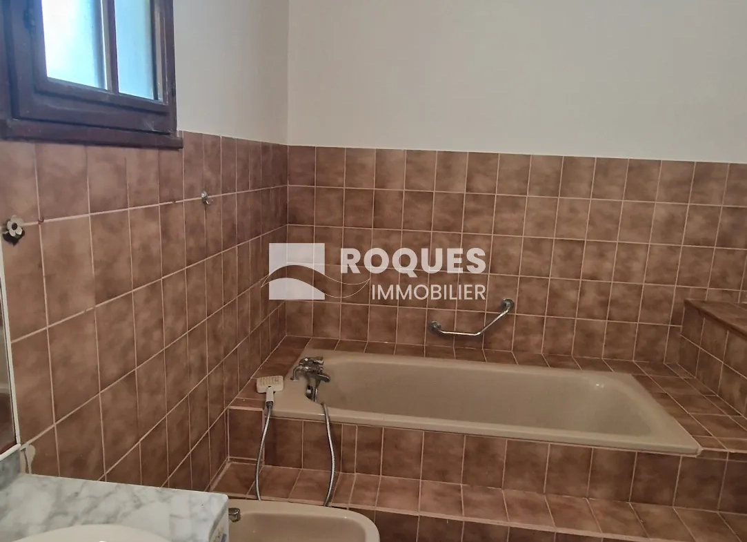 Villa à vendre à Lodève de 107 m² avec piscine et terrain arboré 