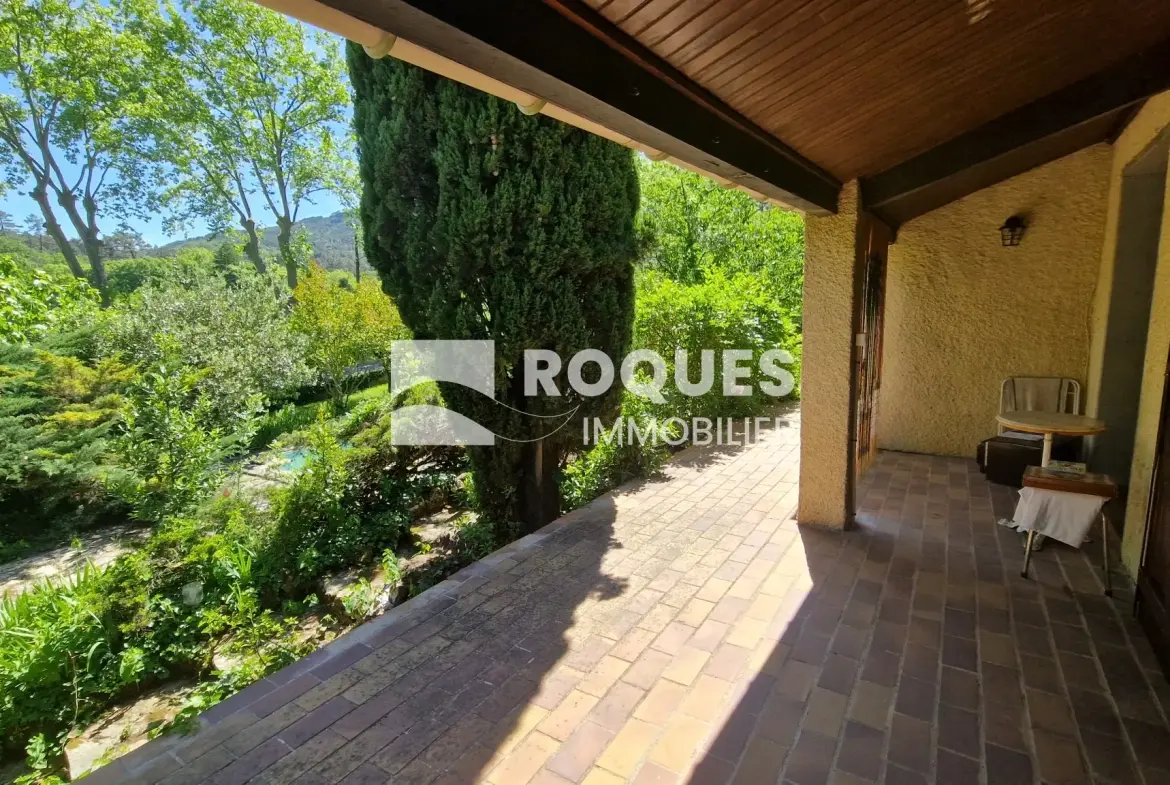 Villa à vendre à Lodève de 107 m² avec piscine et terrain arboré 
