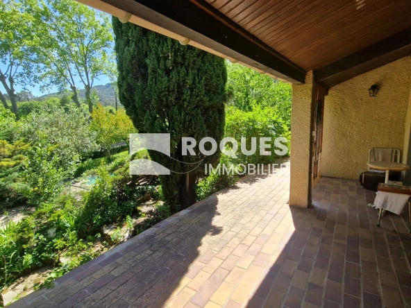 Villa à vendre à Lodève de 107 m² avec piscine et terrain arboré 