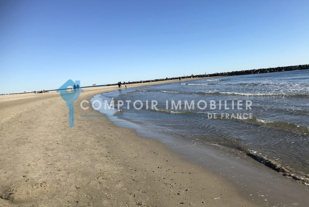 Studio rénové avec vue sur le port à Carnon Plage avec rendement attractif 
