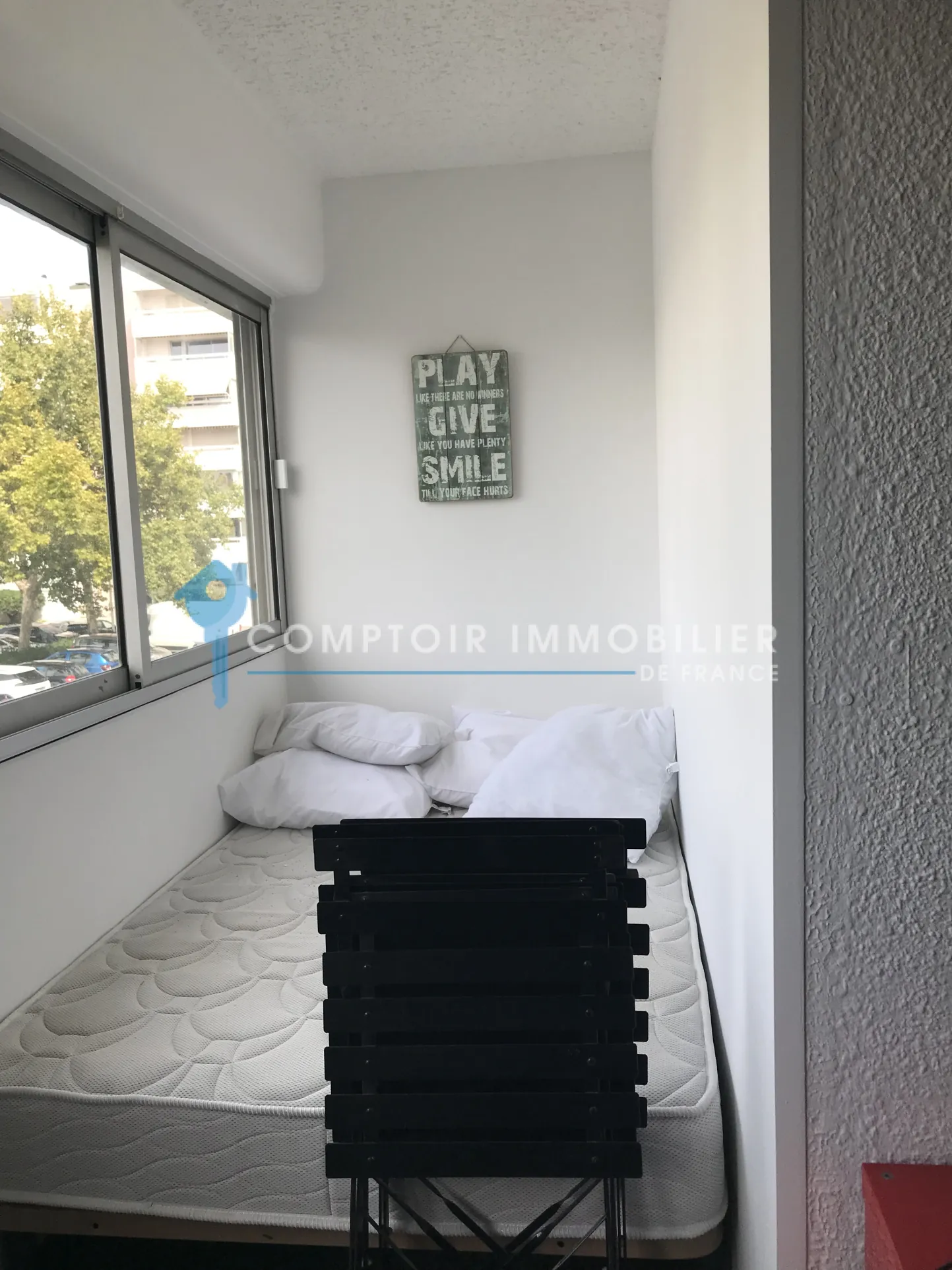 Studio rénové avec vue sur le port à Carnon Plage avec rendement attractif 