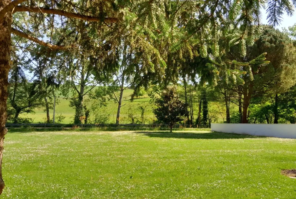 Bâtisse à réhabiliter à Moissac dans un environnement calme avec potentiel immobilier 