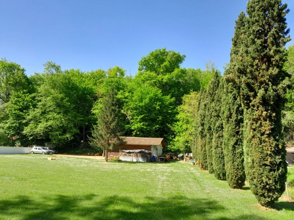 Bâtisse à réhabiliter à Moissac dans un environnement calme avec potentiel immobilier