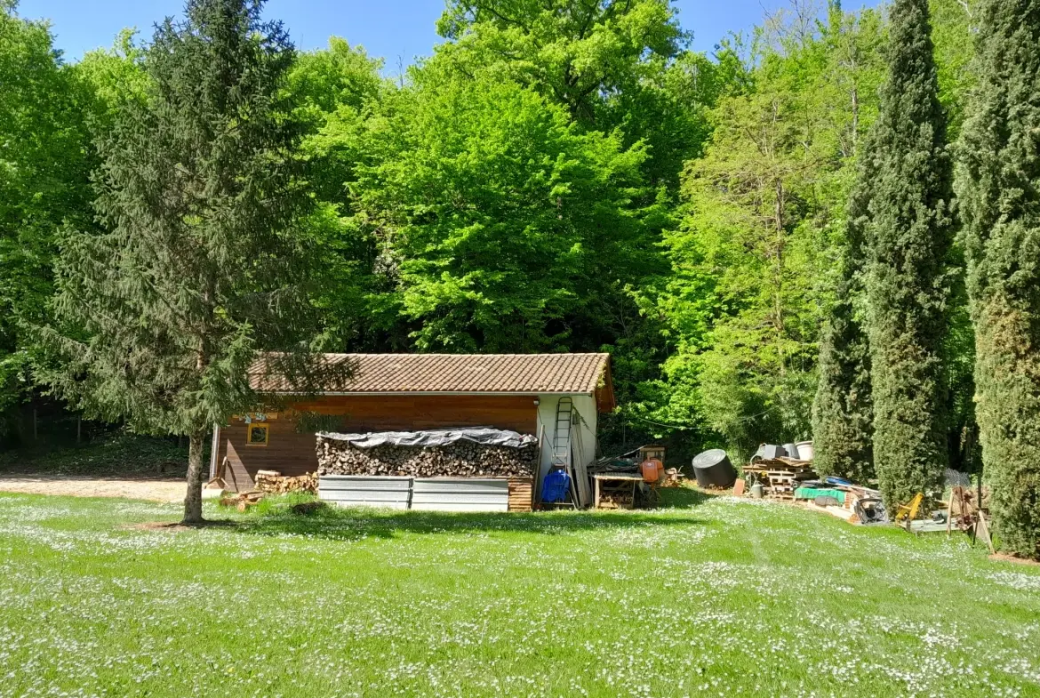 Bâtisse à réhabiliter à Moissac dans un environnement calme avec potentiel immobilier 