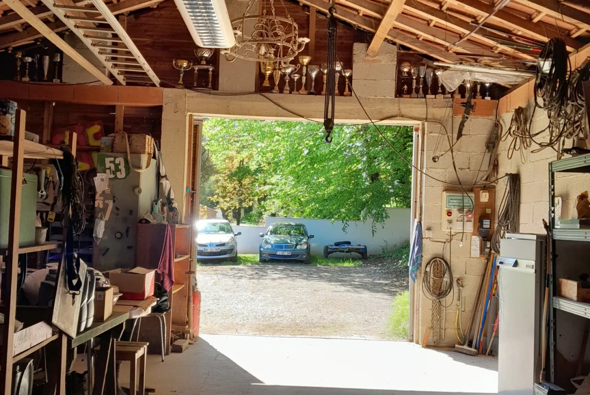 Bâtisse à réhabiliter à Moissac dans un environnement calme avec potentiel immobilier 