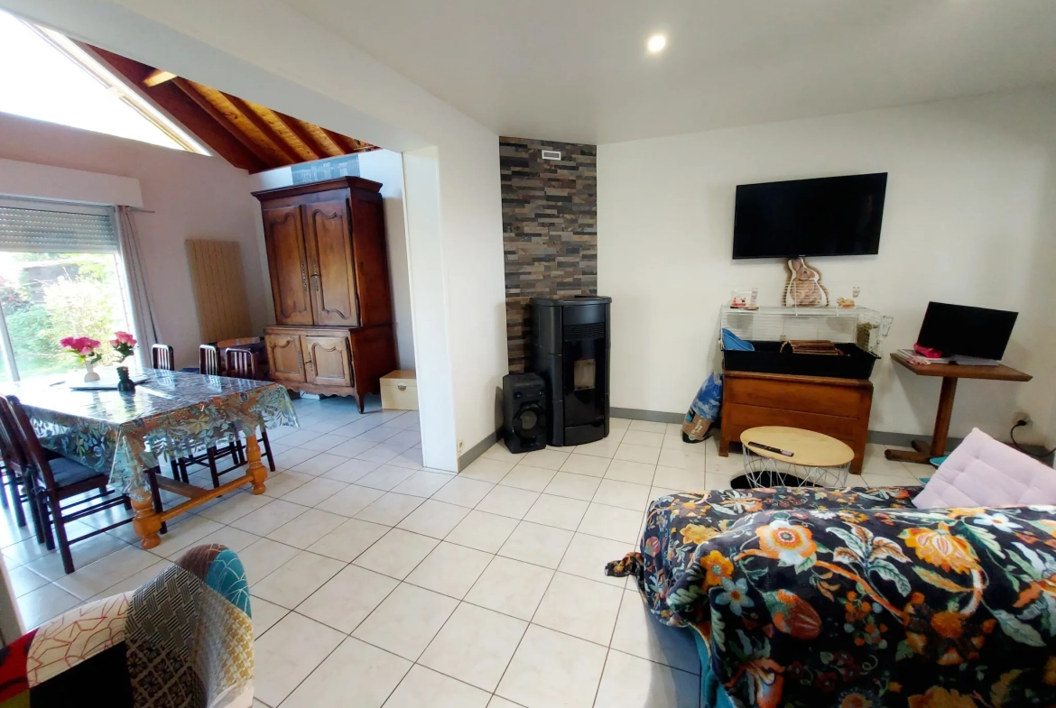 Maison de plain-pied à Saint-Berthevin avec jardin et garage, 111 m² 