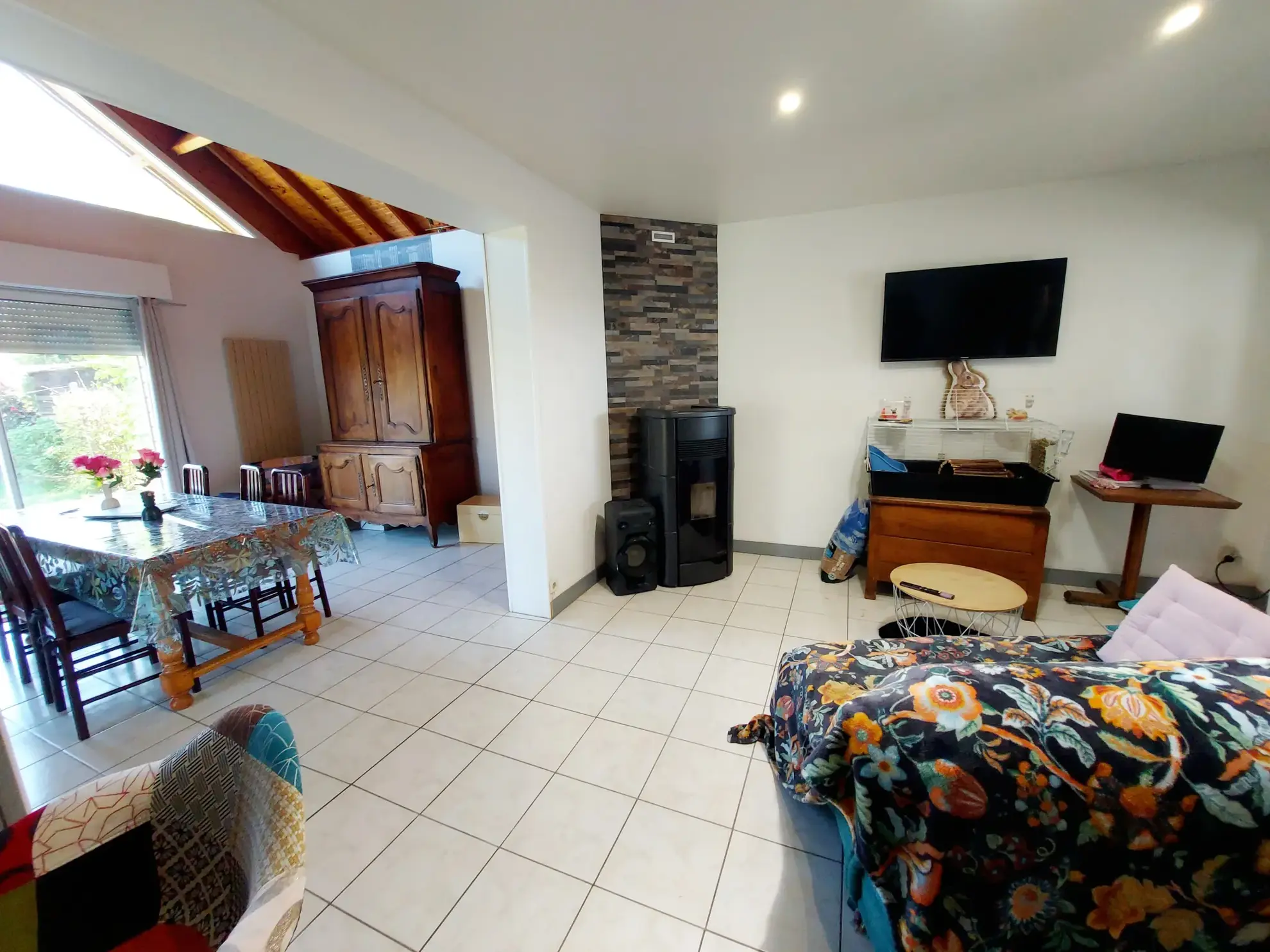 Maison de plain-pied à Saint-Berthevin avec jardin et garage, 111 m² 