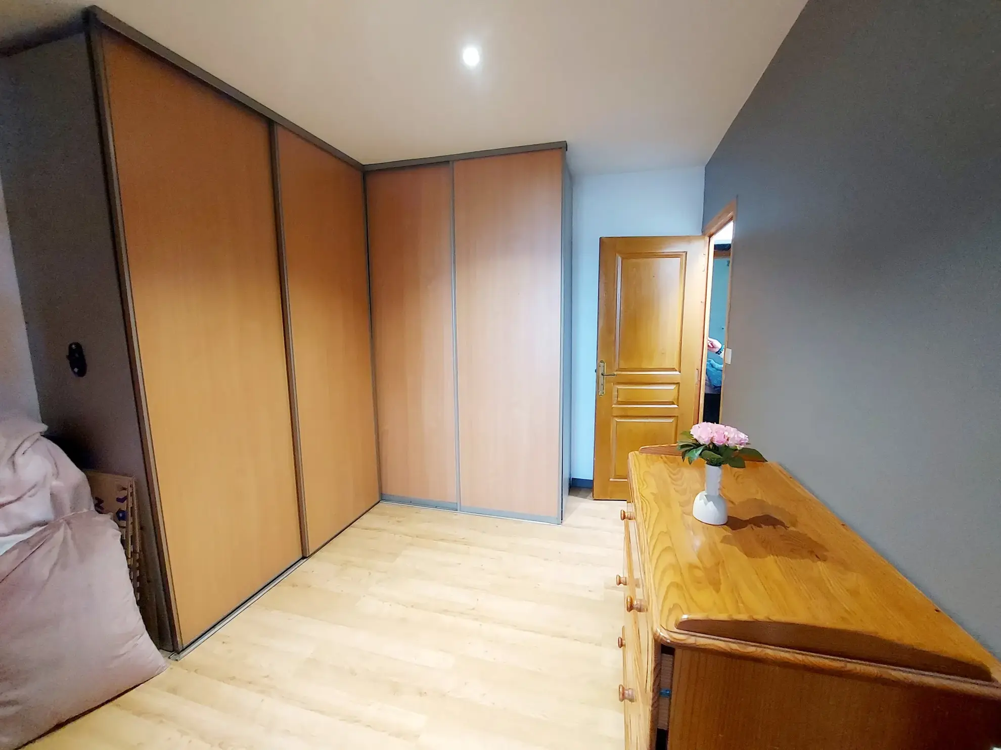 Maison de plain-pied à Saint-Berthevin avec jardin et garage, 111 m² 