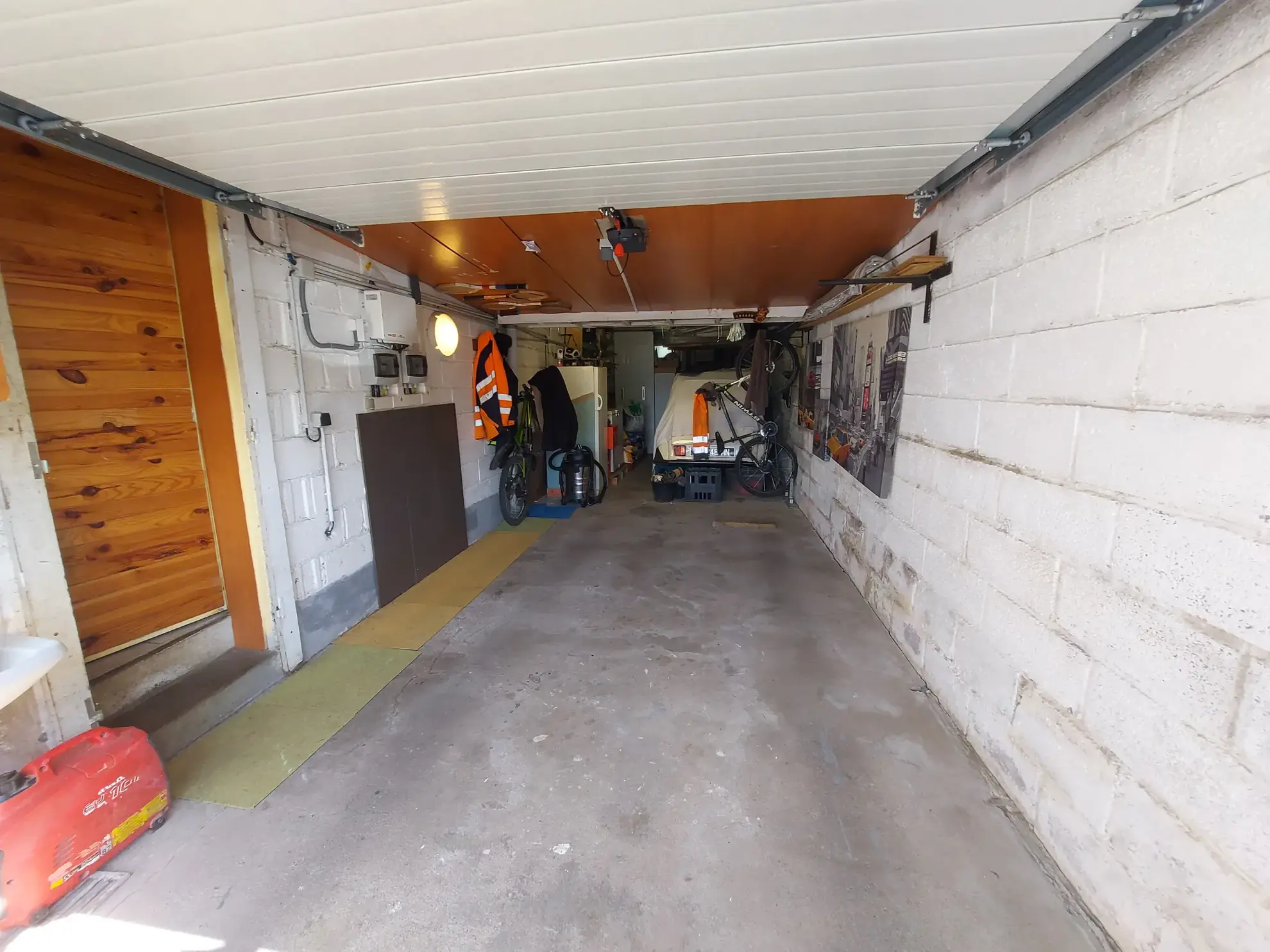 Maison de plain-pied à Saint-Berthevin avec jardin et garage, 111 m² 