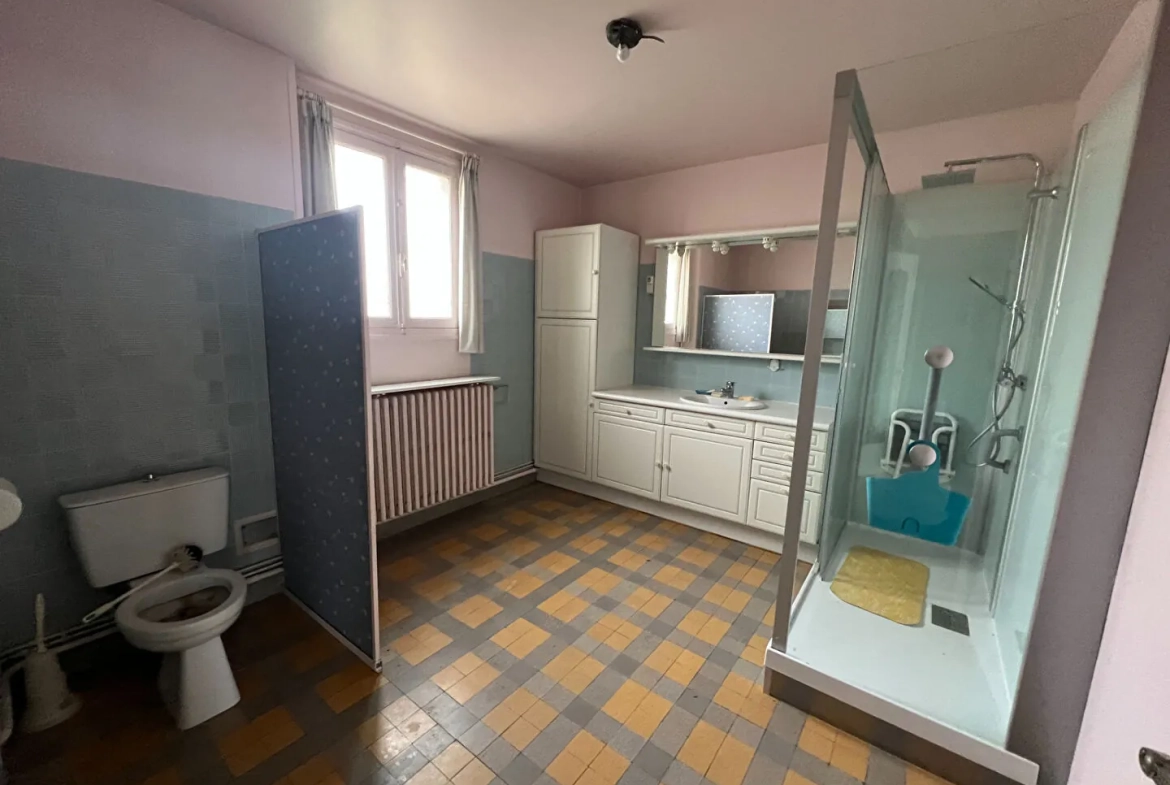 Maison à vendre à Sours - Spacieuse et avec dépendances, 150 m² 