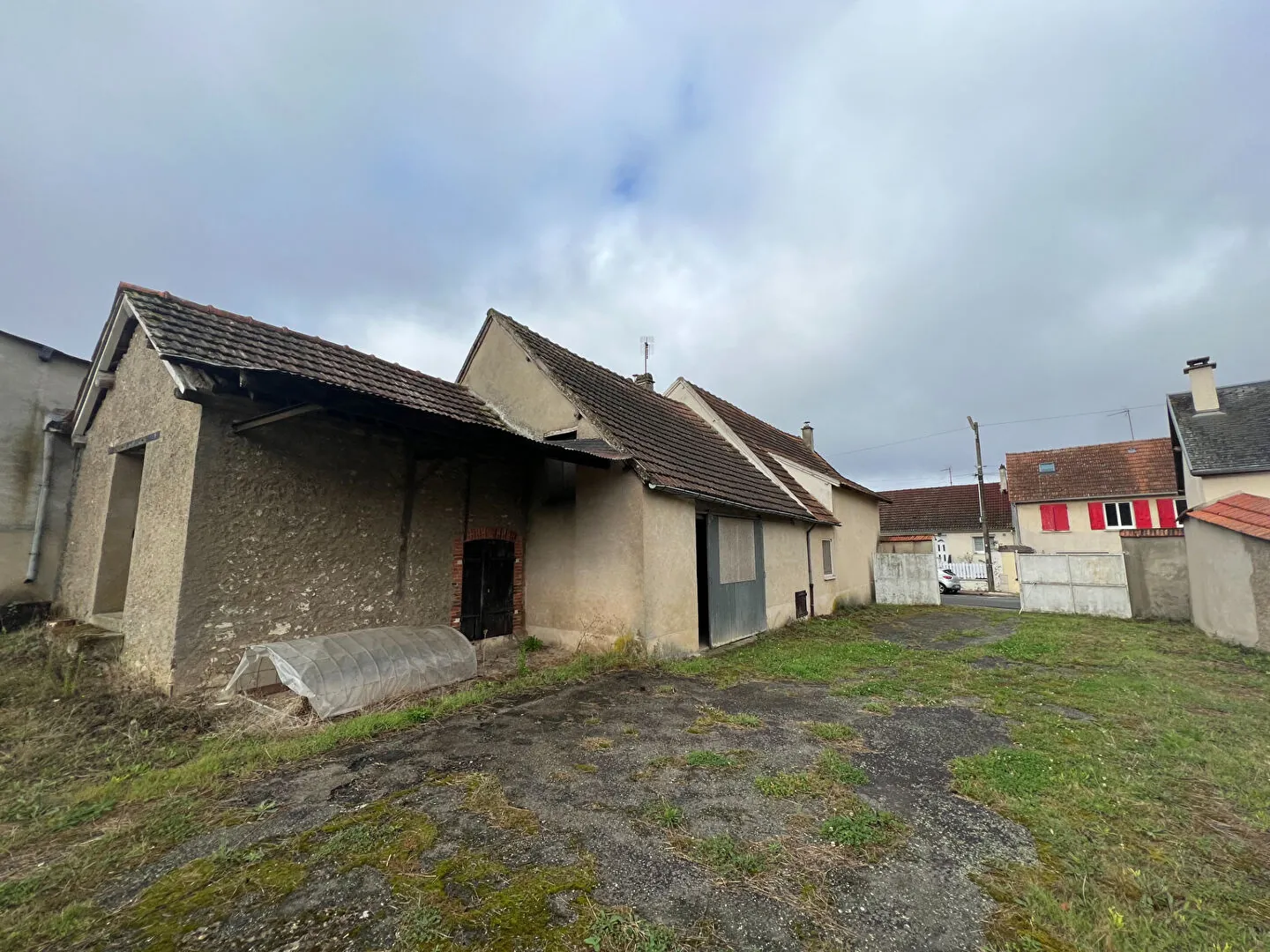 Maison à vendre à Sours - Spacieuse et avec dépendances, 150 m² 