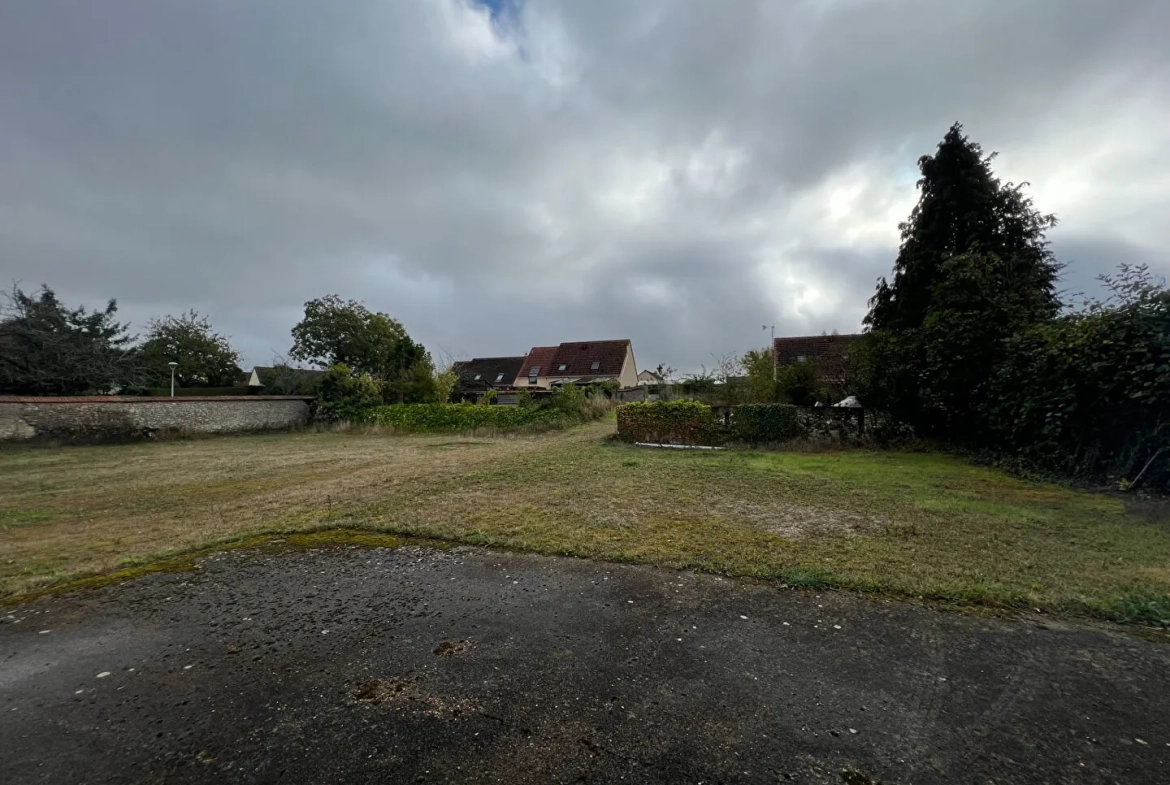 Maison à vendre à Sours - Spacieuse et avec dépendances, 150 m² 