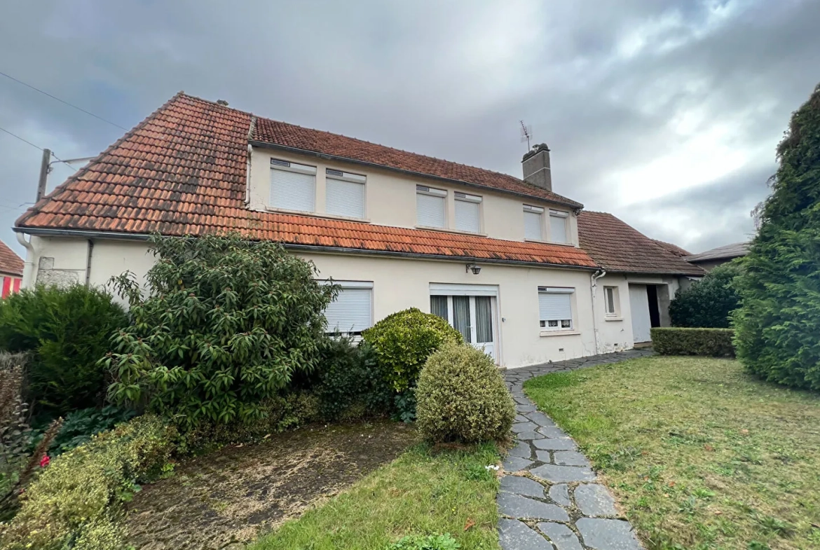 Maison à vendre à Sours - Spacieuse et avec dépendances, 150 m² 