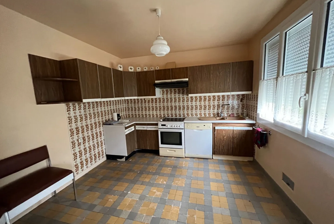 Maison à vendre à Sours - Spacieuse et avec dépendances, 150 m² 